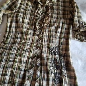 Women's plaid button down shirt